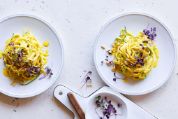 Spaghetti aux courgettes et au safran Spaghetti aux courgettes et au safran